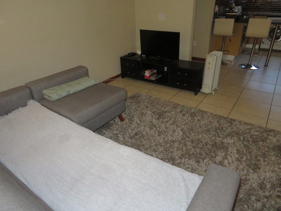 To Let 2 Bedroom Property for Rent in Kenilworth Western Cape